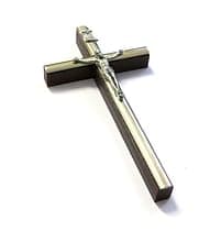 Kríž: drevený, s lištou - bordový, 13 cm