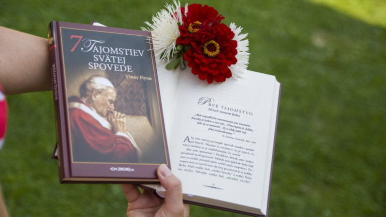 PREDSTAVUJEME: 7 tajomstiev svätej spovede