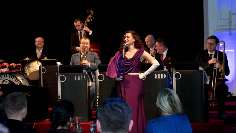Nechajte sa uniesť rytmom hot-jazzu a swingu v košickej FUGE