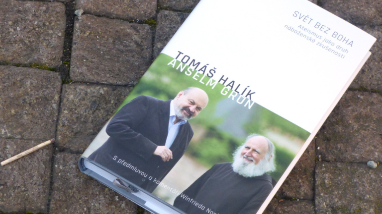 Recenzia na knihu Svět bez Boha. Ateizmus a viera. Spájame nespojiteľné?