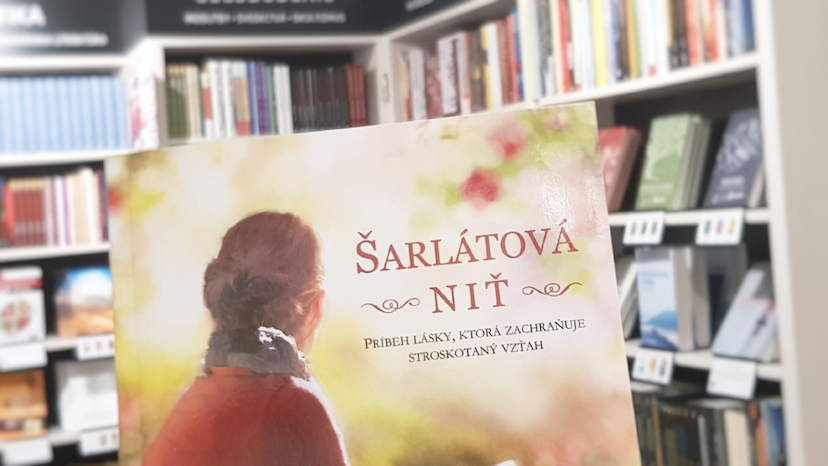 Recenzia na knihu Šarlátová niť