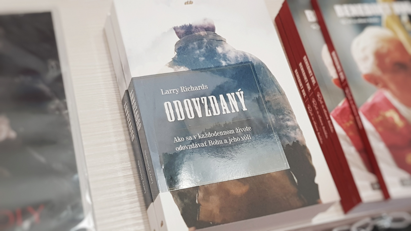 Recenzia na knihu Odovzdaný