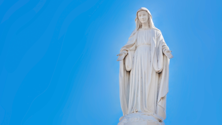 Počúvajme našu Matku: Stručný prehľad mariánskych zjavení vo svete