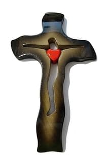 Kríž: drevený, so srdiečkom - tmavý, 21 cm