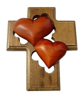 Kríž: drevený, 2 srdcia - mahagón (LK008)