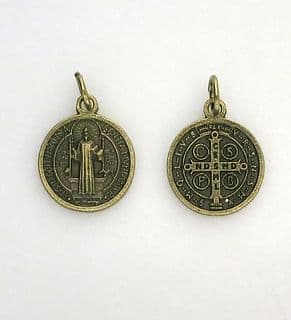 Medailón: benediktínsky, zlatej farby